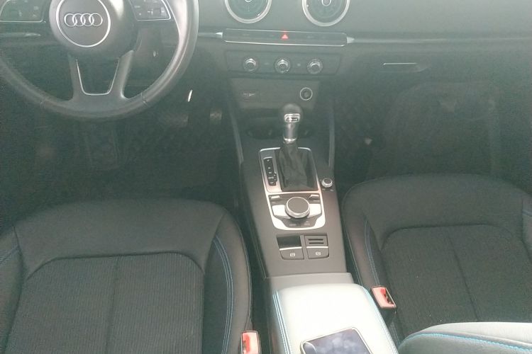 奥迪A3 2018款 30周年年型 Sportback 35 TFSI 时尚型局部细节18