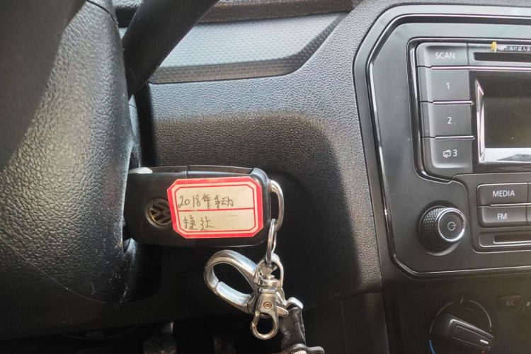 大众 捷达 2017款 1.4L 手动时尚型中控内饰11