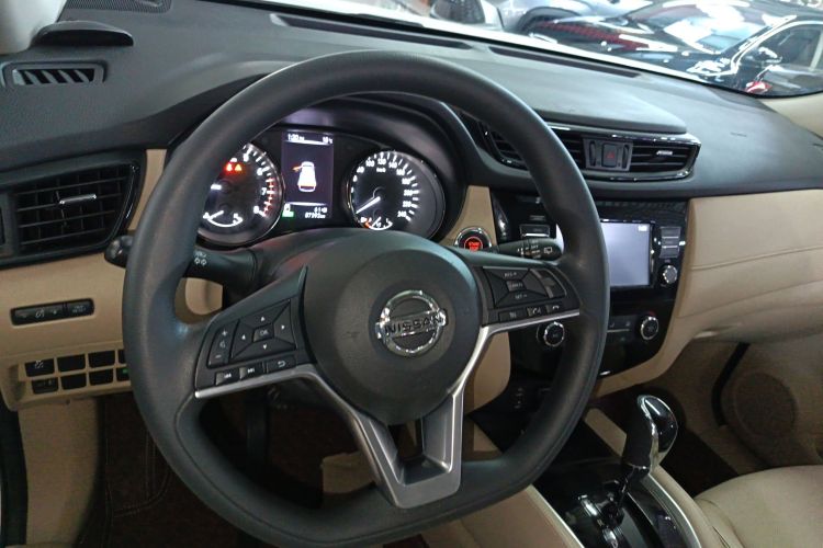 日产 奇骏 2017款 2.0L CVT舒适版 2WD局部细节13