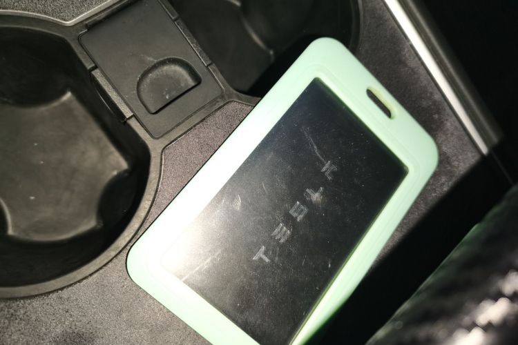 特斯拉 Model Y 2024款 后轮驱动版中控内饰7001