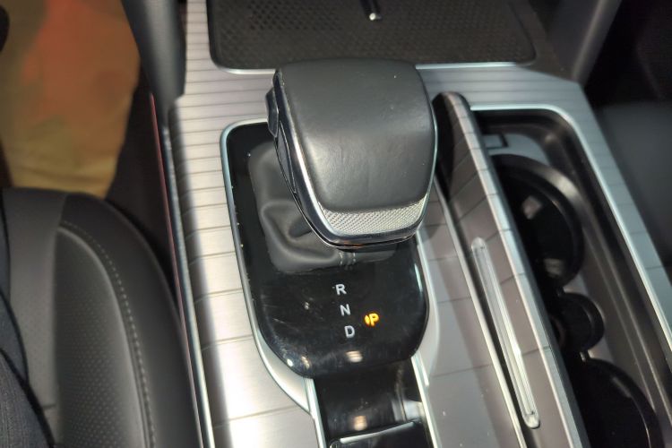 红旗HS7 PHEV 2024款 2.0T PHEV 四驱旗畅版 6座中控内饰18