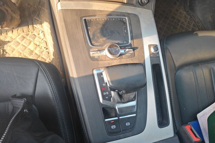 奥迪Q5L 2020款 改款 40 TFSI 荣享时尚型中控内饰18