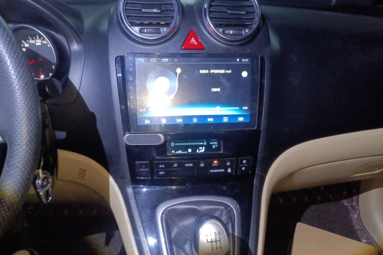 哈弗H6 2011款 绿静2.0T 手动两驱精英型中控内饰16