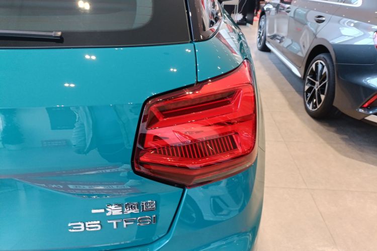 奥迪Q2L 2025款 35TFSI 时尚动感型车身外观9