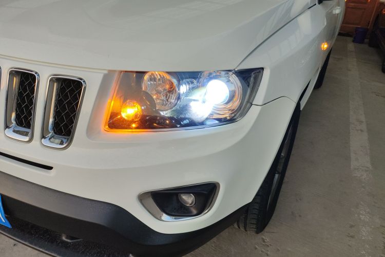 Jeep 指南者(进口) 2014款 改款 2.4L 四驱舒适版车身外观36