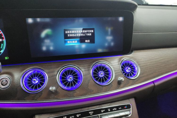 奔驰E级新能源 2023款 E 350 e L 插电式混合动力轿车中控内饰16