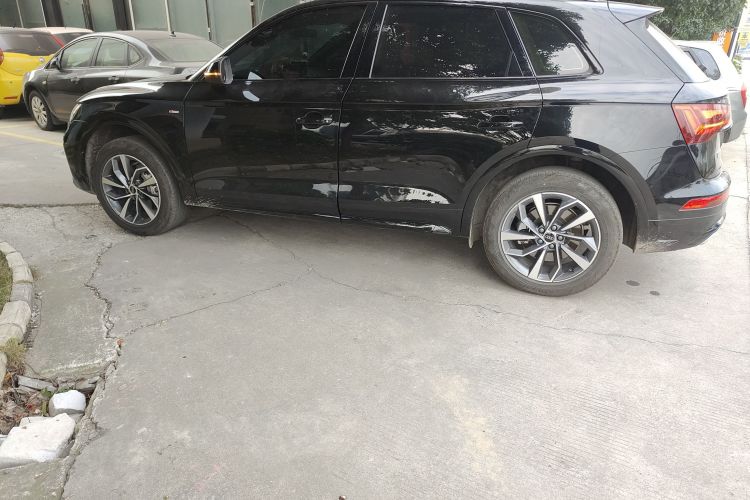 奥迪Q5L 2024款 40 TFSI 豪华动感型车身外观4