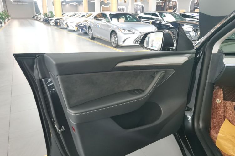 特斯拉 Model Y 2024款 后轮驱动版中控内饰47
