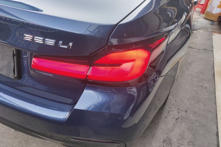 宝马5系 2021款 525Li M运动套装车身外观9