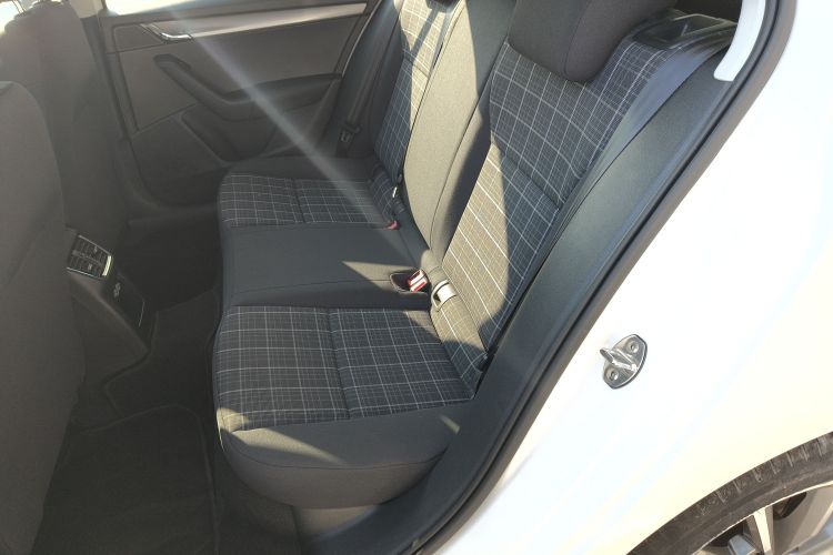 斯柯达 明锐 2019款 1.5L 自动智行舒适版 国VI中控内饰7004