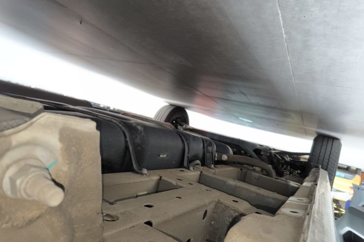 福特 全顺 2023款 2.0T汽油自动多功能商用车中轴低顶5/6座机舱底盘30