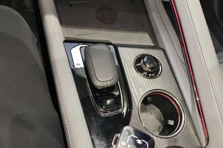 极氪001 2022款 超长续航双电机 ME版中控内饰18