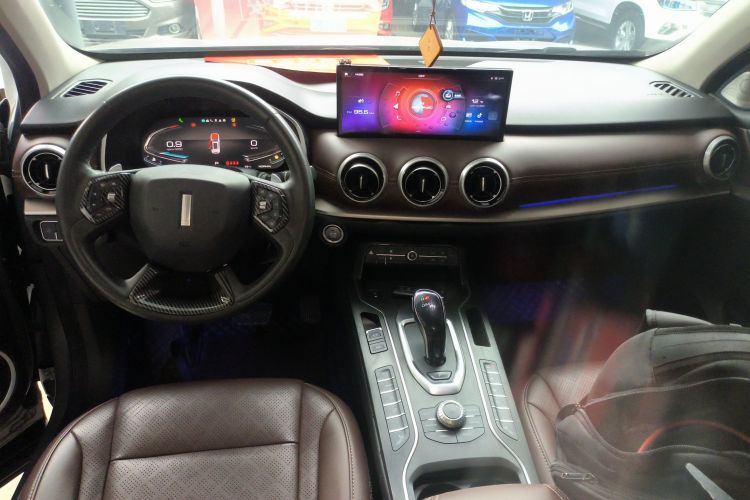 魏牌 VV6 2021款 2.0T 两驱智享+中控内饰7002