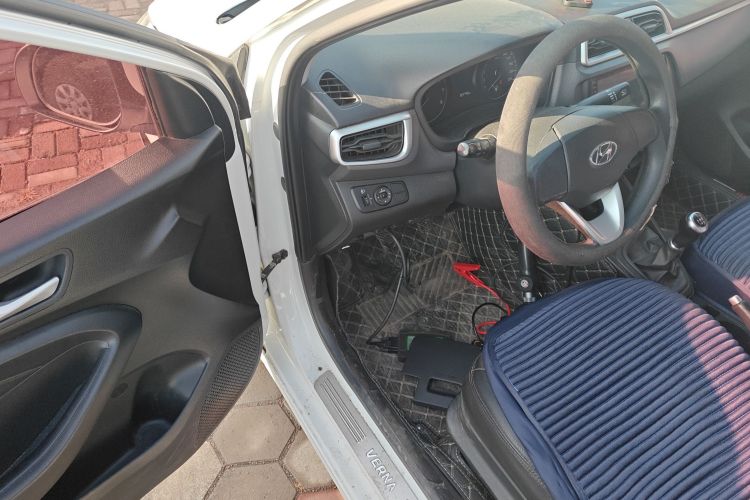 现代 瑞纳 2017款 1.4L 手动焕彩版 国V中控内饰20