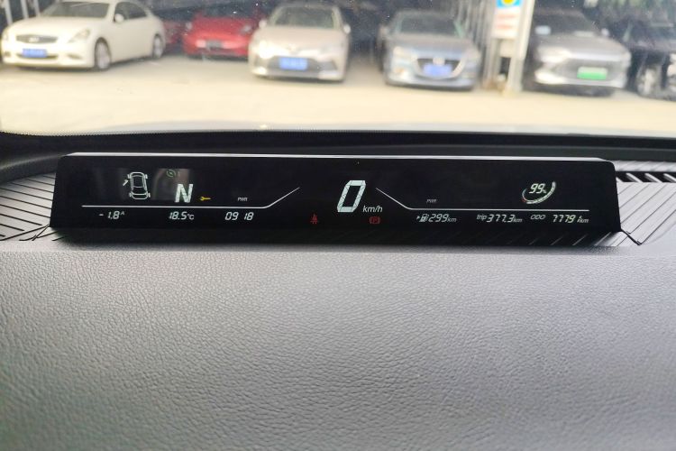 哪吒汽车 哪吒V 2021款 标准续航版升级型中控内饰14