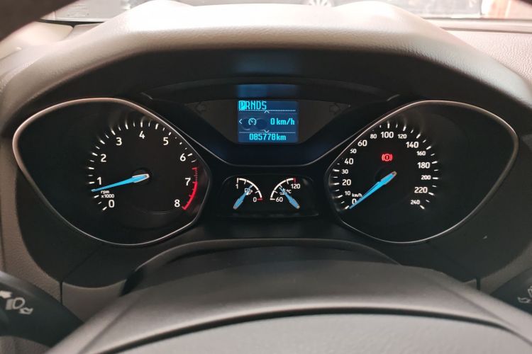 福特 福克斯 2018款 两厢经典 1.6L 自动风尚型智行版局部细节14