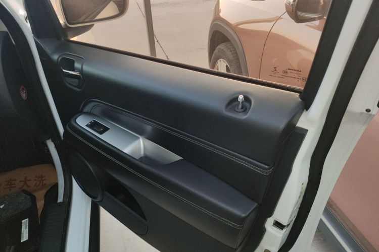 Jeep 指南者(进口) 2014款 改款 2.4L 四驱舒适版中控内饰42