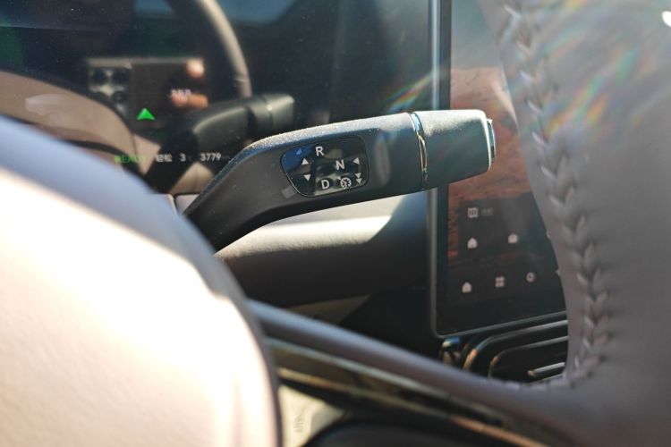 零跑汽车 零跑C11 2024款 增程 300尊享版中控内饰18