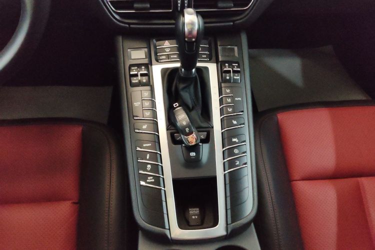 保时捷 2020款 Macan 2.0T中控内饰18