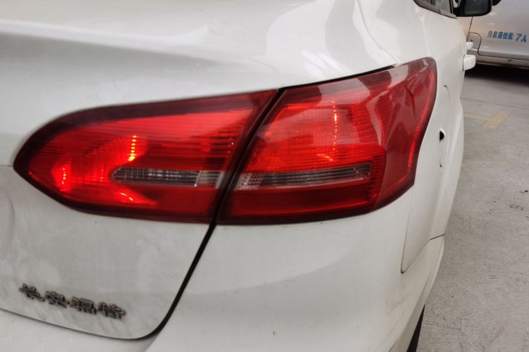 福特 福克斯 2017款 三厢 1.6L 手动舒适型智行版车身外观6006