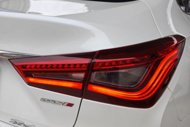 长安 逸动 2018款 高能版 1.6L GDI 自动先锋型 国V车身外观9