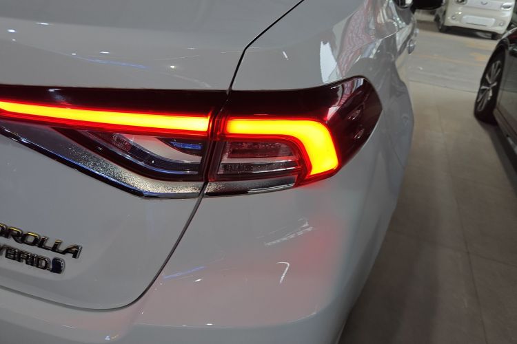 丰田 卡罗拉 2023款 1.8L 智能电混双擎 精英版车身外观6006