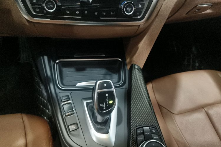 宝马3系 2014款 320Li 豪华设计套装中控内饰18