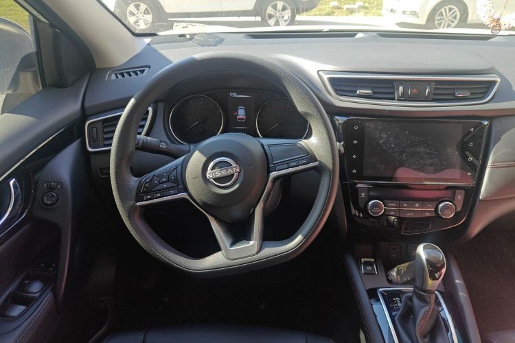 日产 逍客 2023款 经典 2.0L CVT XV舒适版中控内饰13