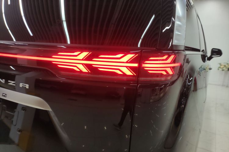 腾势D9 2024款 DM-i 980 四驱尊贵型车身外观9