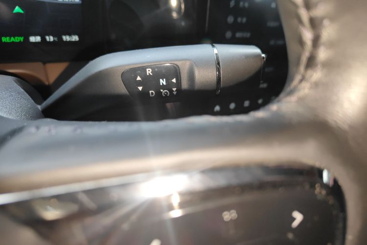 零跑汽车 零跑C01 2023款 630四驱性能版中控内饰18