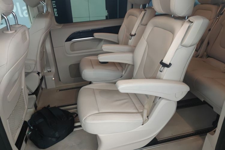 奔驰V级 2016款 V 260 领航版中控内饰7004