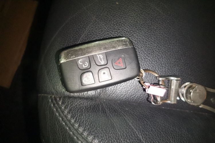 路虎 发现神行 2017款 2.0T PURE中控内饰7001