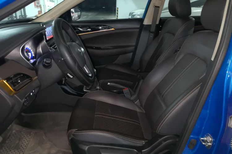 长安 逸动DT 2018款 1.6L 手动智享型中控内饰19