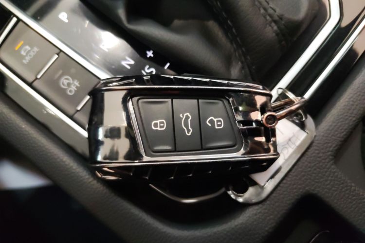 一汽-大众CC 2024款 380TSI 夺目版中控内饰7001