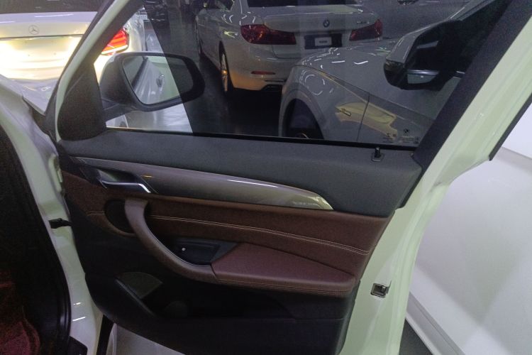 宝马X1 2019款 sDrive18Li 尊享型中控内饰42