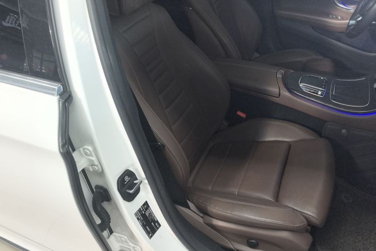 奔驰E级 2019款 E 260 L 运动型局部细节41