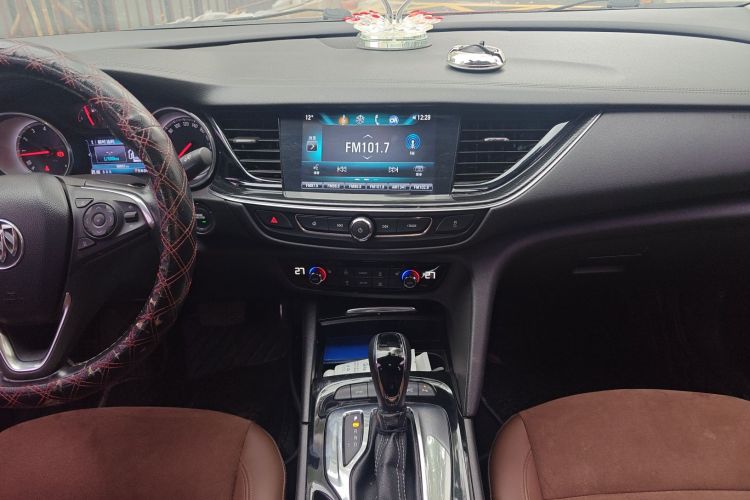 别克 君威 2017款 20T 豪华型中控内饰16