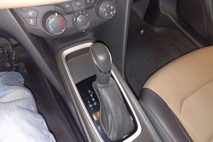 雪佛兰 科鲁泽 2022款 320 自动悦享天窗版局部细节18