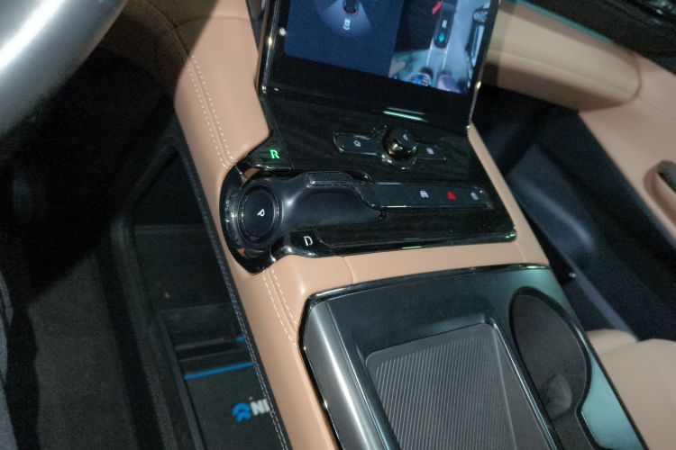 蔚来ES8 2020款 580KM 签名版 六座版中控内饰18