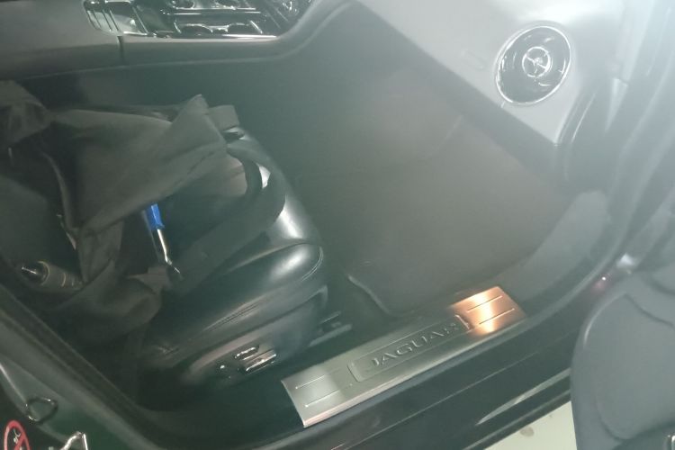 捷豹XJ 2015款 XJL 3.0 SC 典雅商务80周年典藏版局部细节41