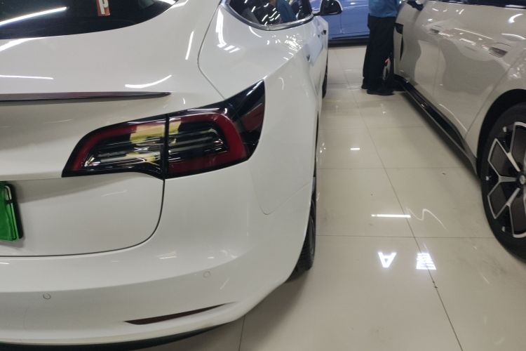 特斯拉 Model 3 2022款 Performance高性能全轮驱动版车身外观9