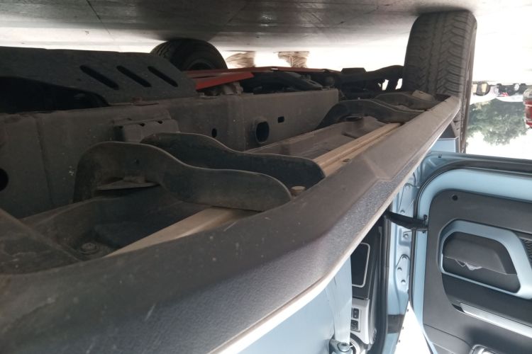 北京BJ40 2023款 2.0D 自动四驱刀锋英雄版侠客型（前后电控锁）局部细节9002