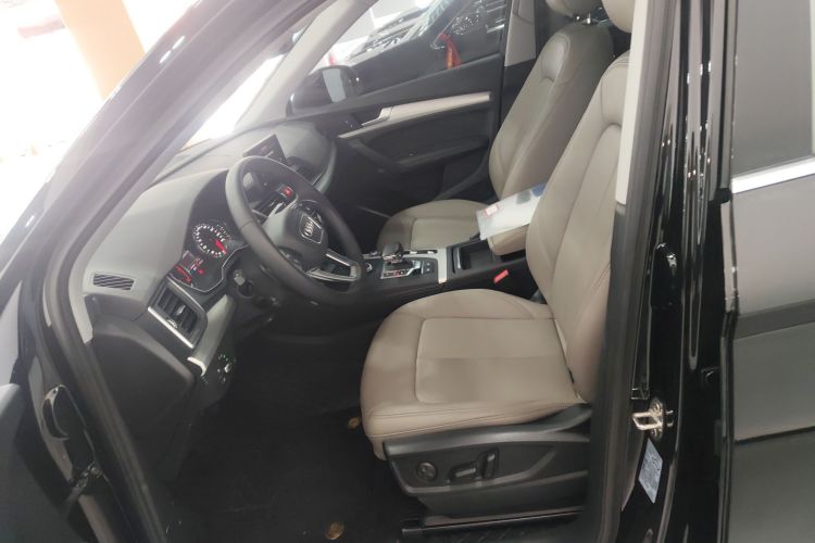 奥迪Q5L 2020款 改款 40 TFSI 荣享进取型中控内饰19