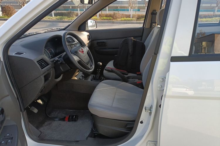 五菱汽车 五菱宏光 2021款 1.5L S基本型LAR中控内饰19