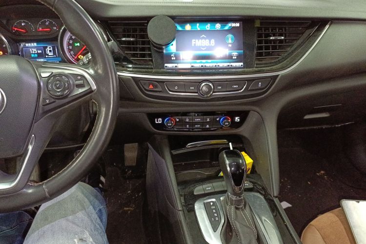 别克 君威 2019款 20T 精英型 国V中控内饰16