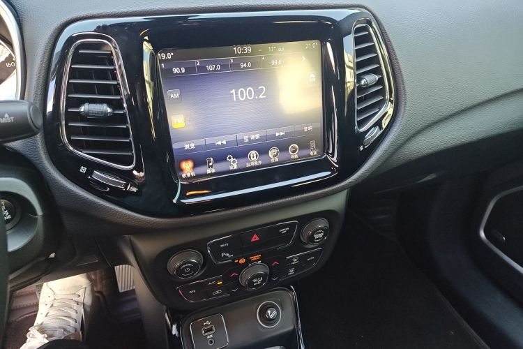 Jeep 指南者 2017款 200T 自动臻享版中控内饰16