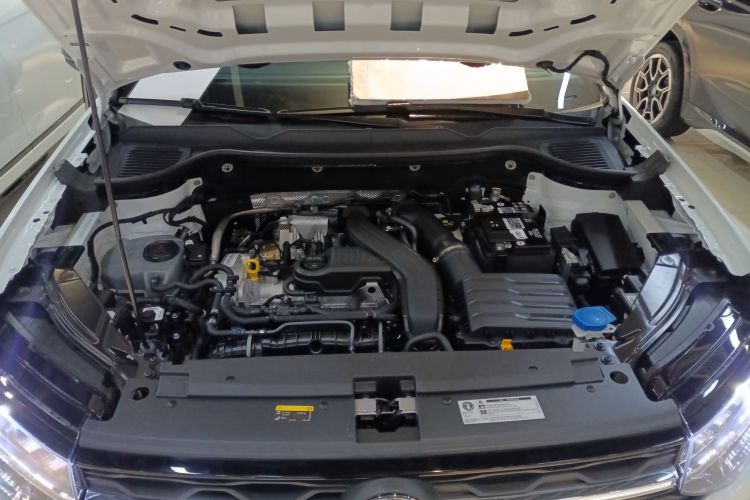 大众 途岳 2023款 300TSI 两驱月尊版机舱底盘24