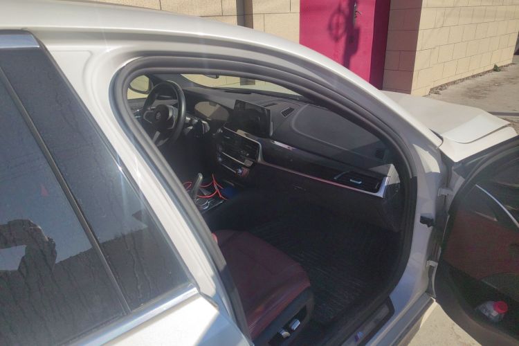 宝马5系 2020款 530Li 尊享型 M运动套装局部细节9005