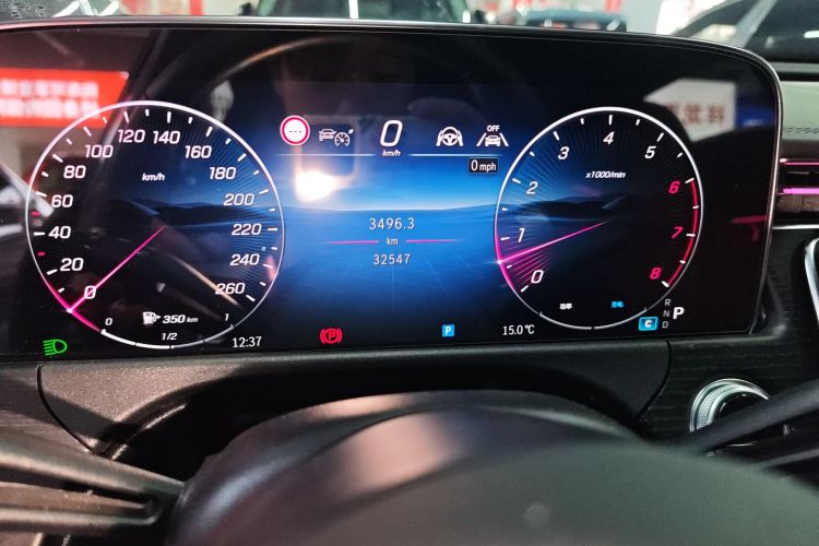 奔驰E级 2024款 改款 E 300 L 时尚运动型中控内饰14