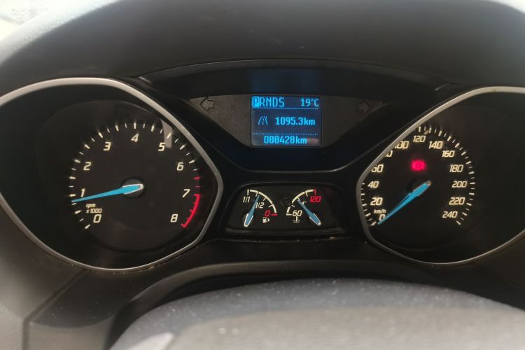 福特 福克斯 2012款 三厢 1.6L 自动舒适型中控内饰15